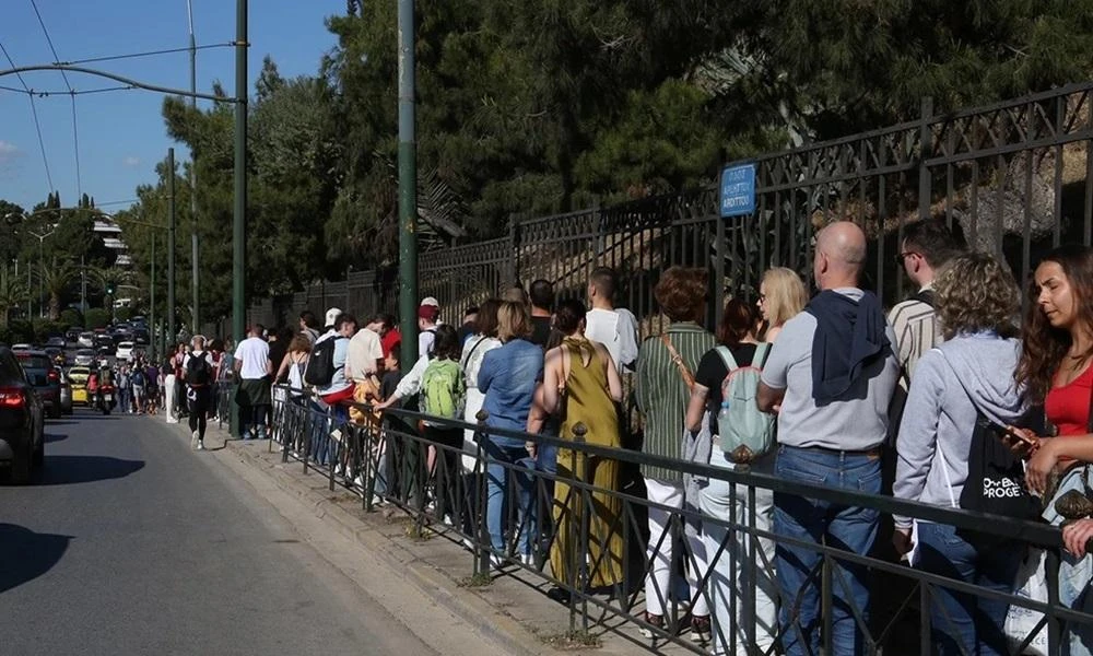 Κοσμοσυρροή στο Παναθηναϊκό Στάδιο για την τελετή παράδοσης της Ολυμπιακής Φλόγας